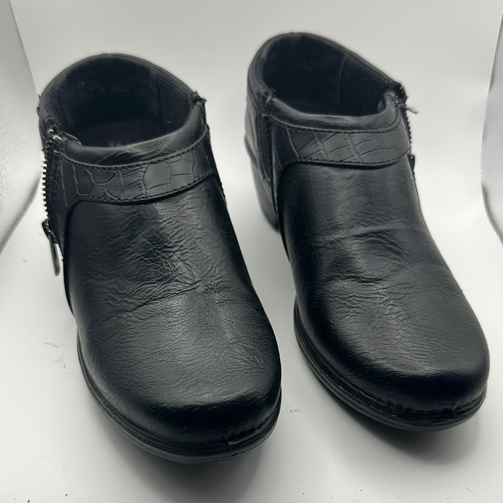 Easy street booties 6 EUC
